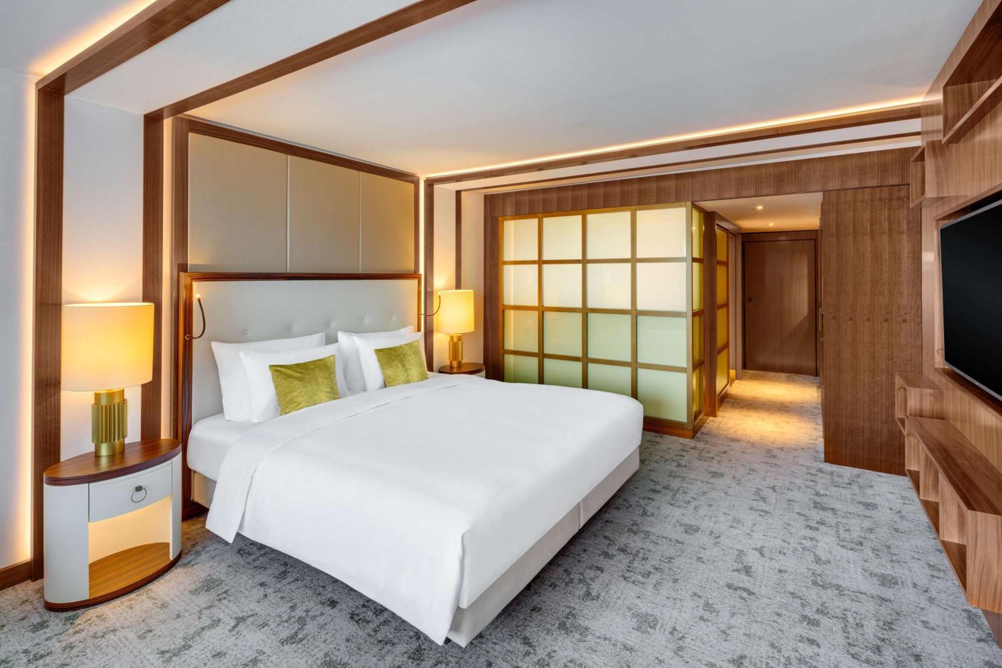 מלון Kempinski Corvinus 5*