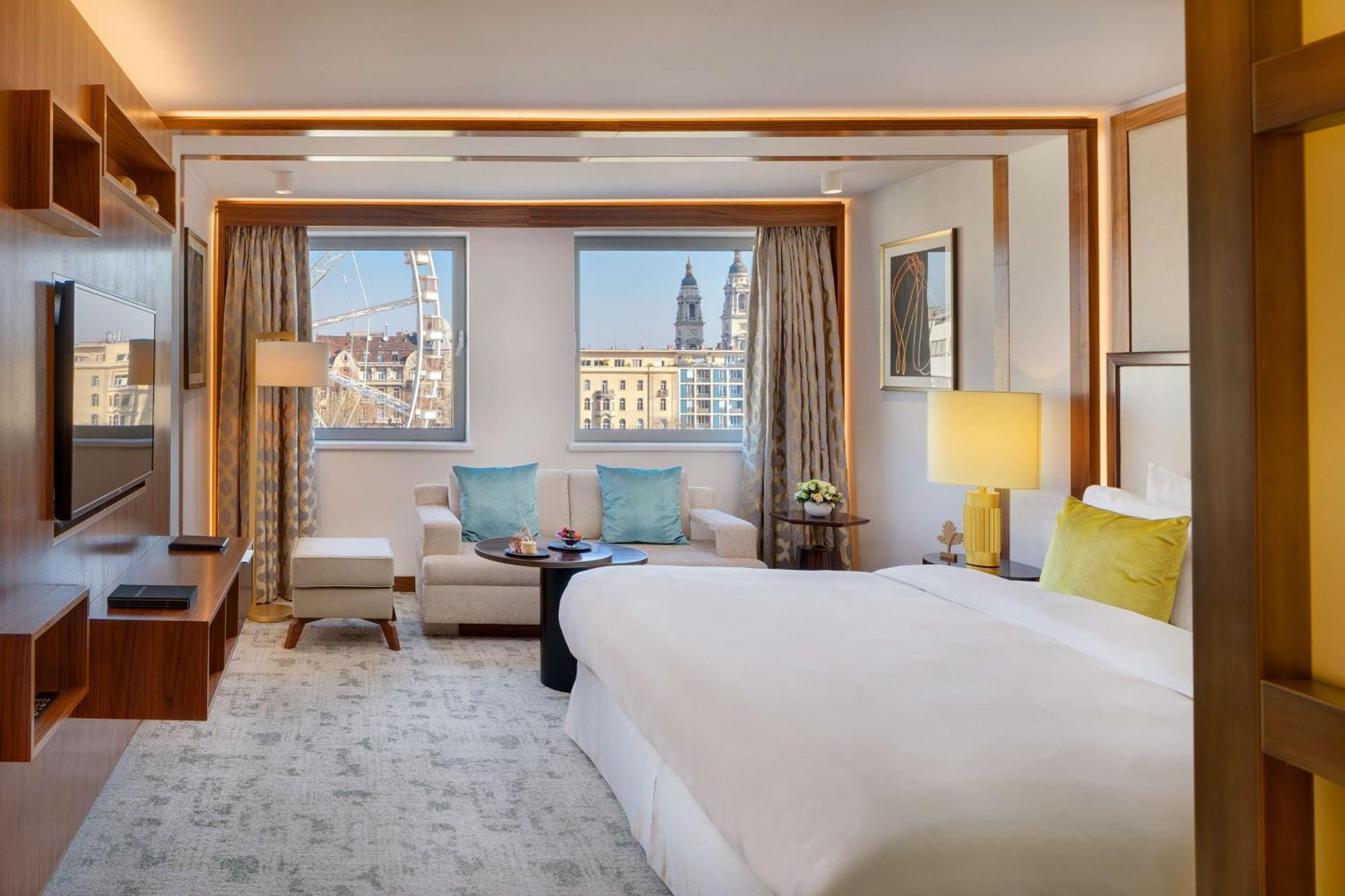 מלון Kempinski Corvinus 5*