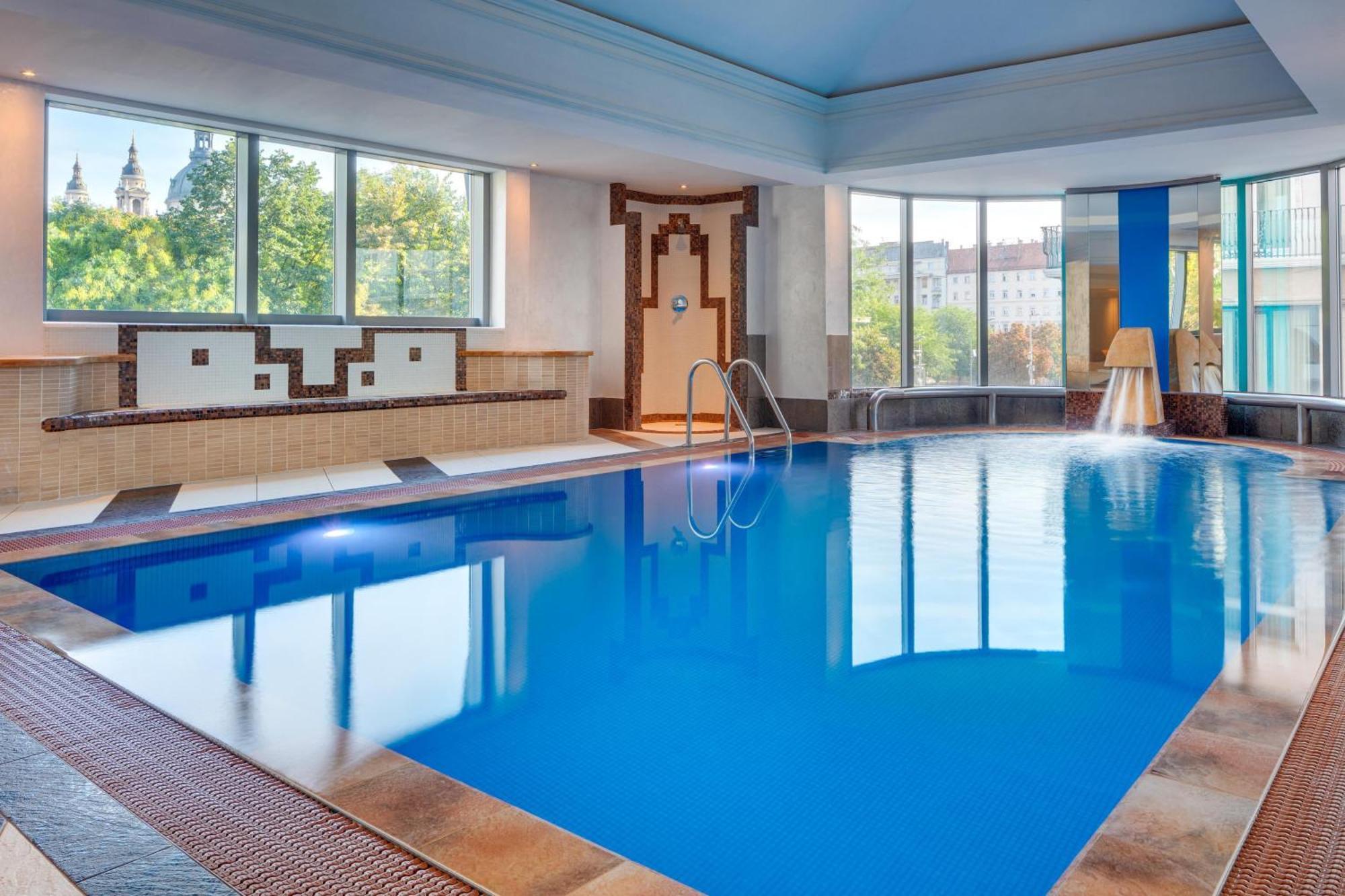 Kempinski Corvinus מלון 5*