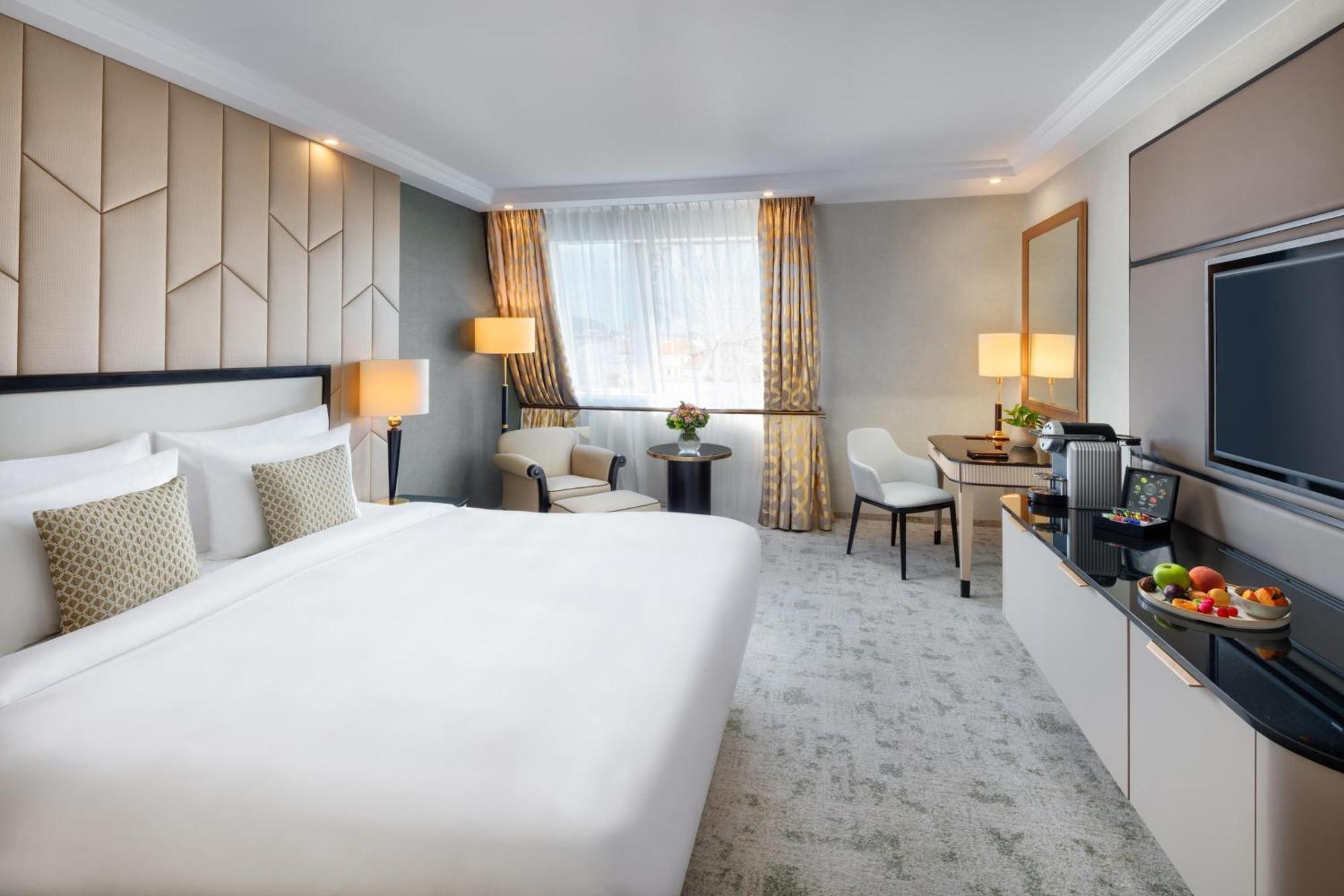 Отель Kempinski Corvinus 5*
