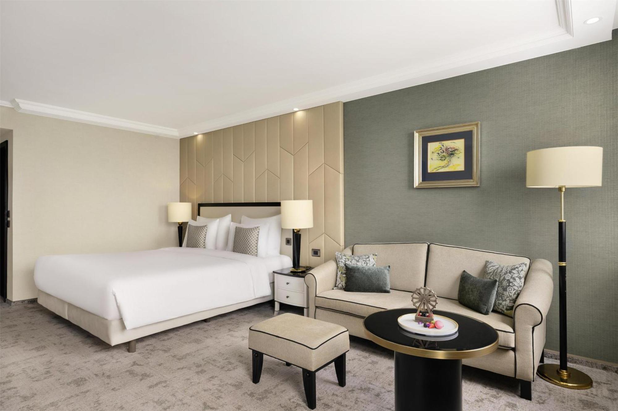 Отель Kempinski Corvinus 5*